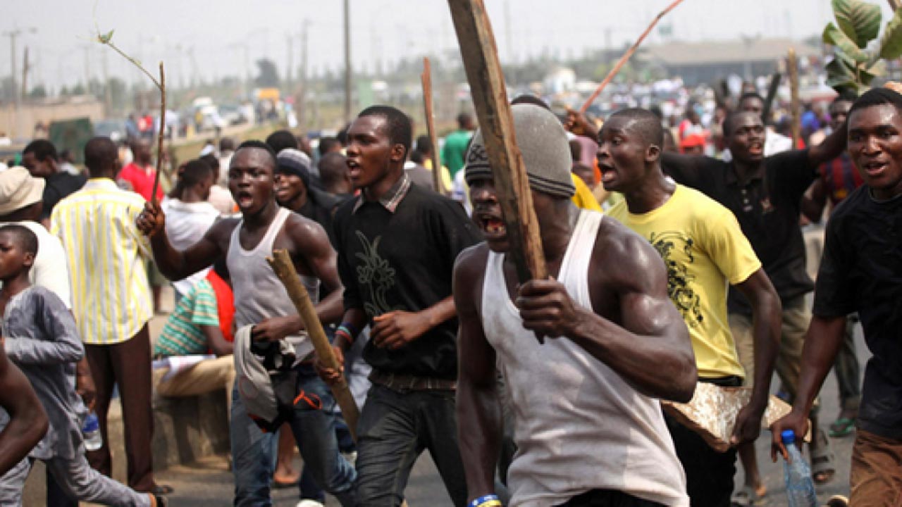 Interstate boundary clash Abia-Ebonyi: Umahi calls for calm as 2 persons were shot