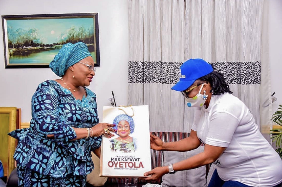 4A1399D3 8C42 4436 935C 6C6A1DDFB498 373023da9cb01e644966416a3a42c538 - COVID-19: Osun State Governor's Wife distributes palliatives