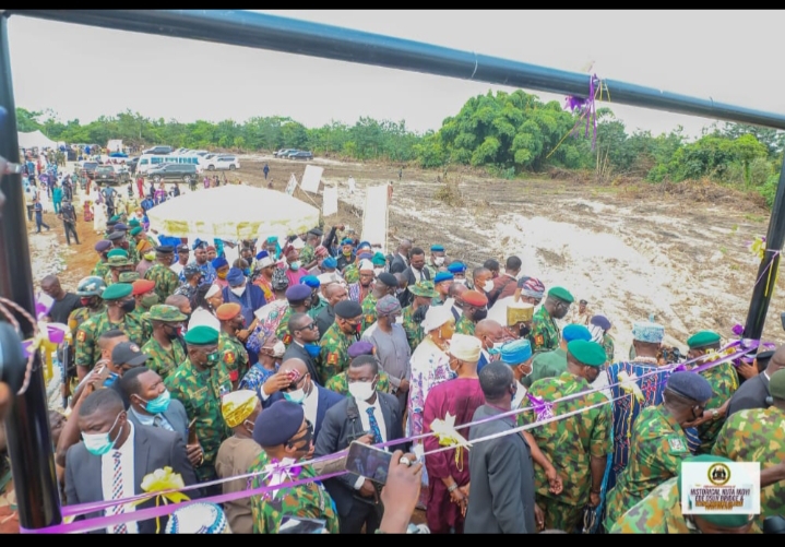 9E9FC383 ABD9 4C41 920A 966AEA517CF5 61f45fffd69ed6c2352c0067e88e0116 - I will continue to support South-West, Buratai says as he commissions bridge in Osun