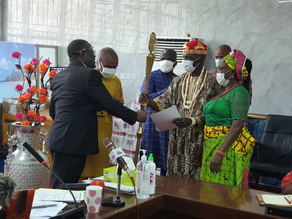 Umahi issues Staff of Office to Monarch of Nkalaha Autonomous Community