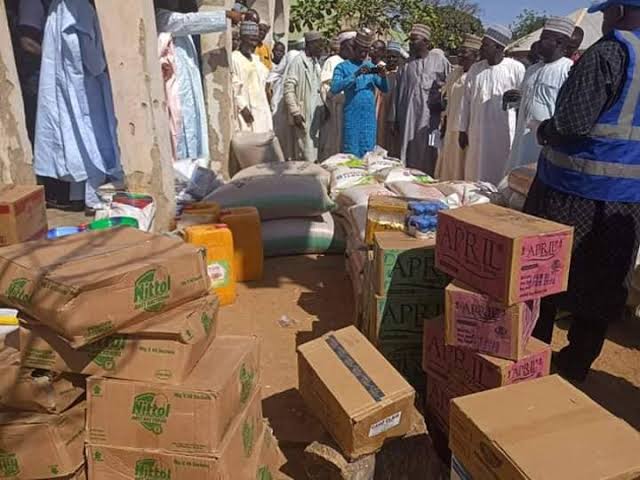 e56e2e8c5f80f357742f89b6d6ad17b0 f1a2399a4eb886a901ab9240222dd450 - Kebbi State Government donates relief materials to victims of rainstorm